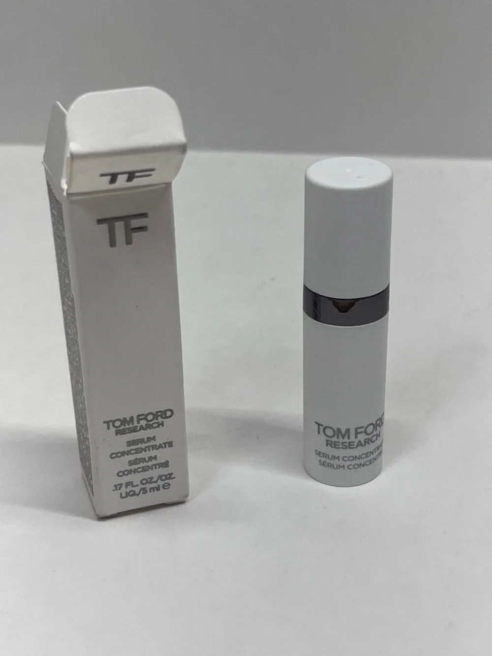 Tom Ford White and Gray Serum Concentrate Mini - Picture 4 of 5